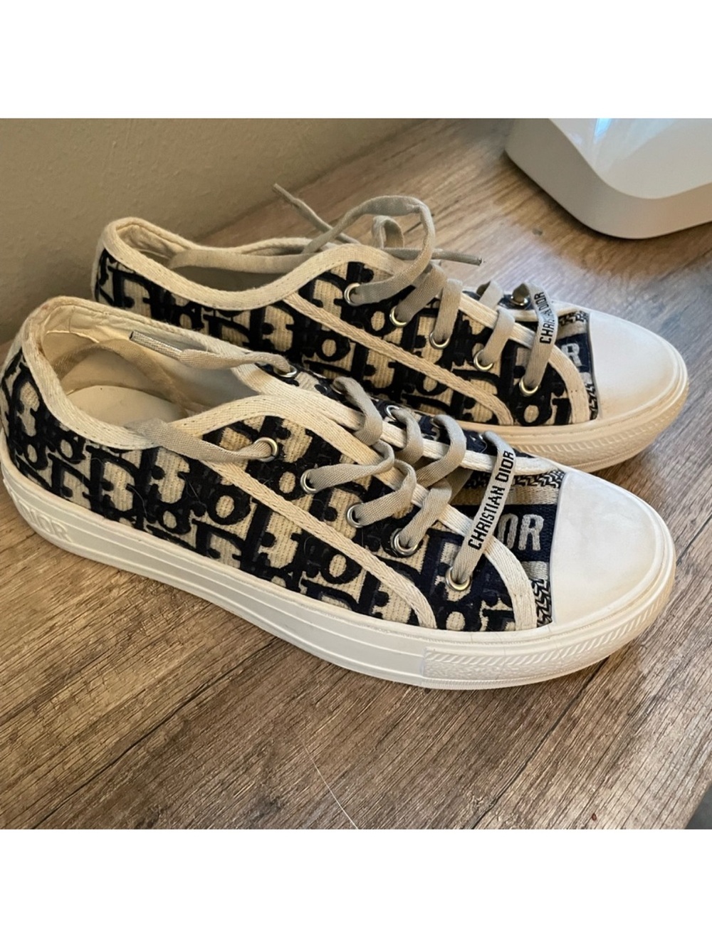 Christian Dior Dark Navy & Cream Logo “Walk ’n’ Dior” Low-Top Sneakers